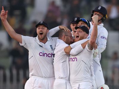 England snatch famous Pakistan victory after thrilling final day