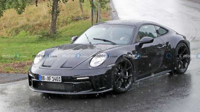 Porsche 911 ST Spied Again With Double-Bubble Roof, Center Lock Wheels