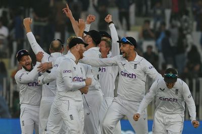England shine in fading light to win first Pakistan Test