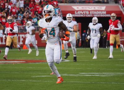 Best photos from the Dolphins’ Week 13 loss to the 49ers