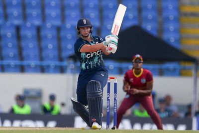 England all-rounder Alice Capsey returns home after breaking collarbone