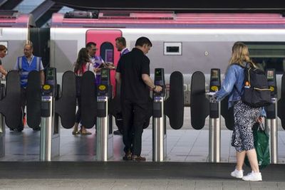 Talking Point: Should short-haul flights be banned?