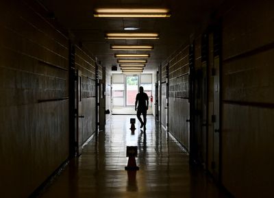 Ontario education workers accept labour contract with province