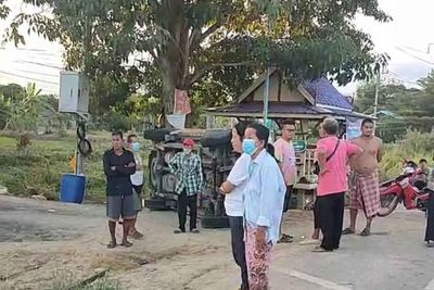 10 Myanmar migrants, 2 Thais injured in road accident