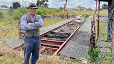 Mount Gambier rail turntable falls victim to fire, vandalism