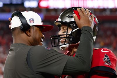 Tom Brady, Buccaneers stun Saints with 2 TDs in last 3 minutes