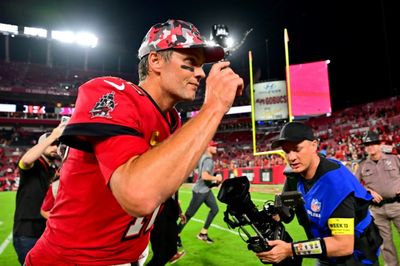 Brady's Bucs stun Saints with last-gasp TD