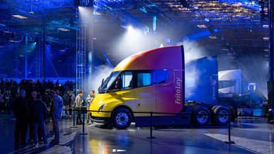 Elon Musk: Tesla Semi Efficiency Is 1.7 kWh/mile