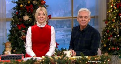 Holly Willoughby tells viewers to 'prepare' minutes into ITV This Morning as Phillip Schofield outs 'late' guest