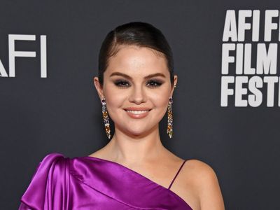 Selena Gomez says she named her new kidney after Fred Armisen to help cope with the transplant