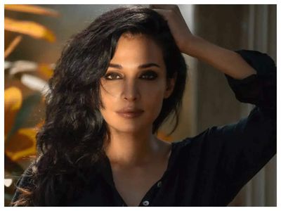 Flora Saini recalls being abused by her ex-boyfriend; reveals he almost killed her