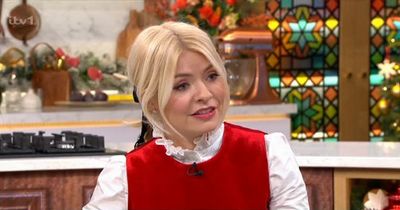 ITV This Morning viewers distracted by Holly Willoughby as some describe her as 'Christmas perfection'