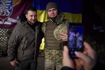 Volodymyr Zelensky visits troops near Donbas frontline