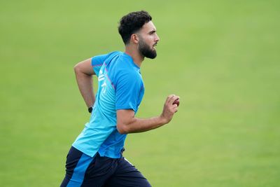 Lancashire paceman Saqib Mahmood sets sights on return to England fold by summer