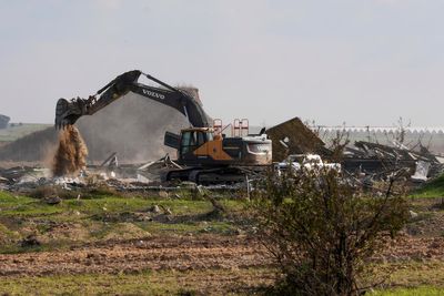 Israel dismantles unused Gaza crossing to extend barrier