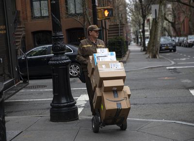 Sending or shipping gifts? Here are the deadlines you need to know for holiday 2022