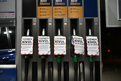 Hungary scraps petrol price caps amid fuel shortage