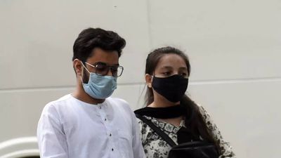 Covid-19 on wane but doctors still bat for masks