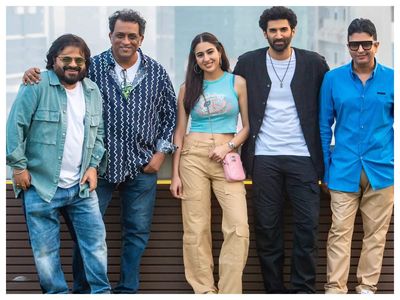 Anurag Basu brings together Aditya Roy Kapur and Sara Ali Khan for his upcoming anthology, 'Metro... In Dino' - See photos