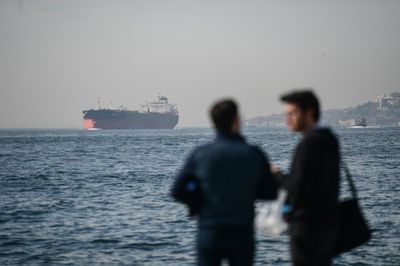 Turkey seeks proof of insurance from Russian oil tankers