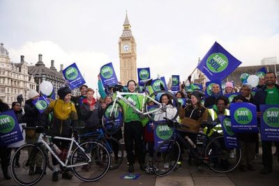 Teen completes 900-mile cycle to raise soil crisis awareness on World Soil Day