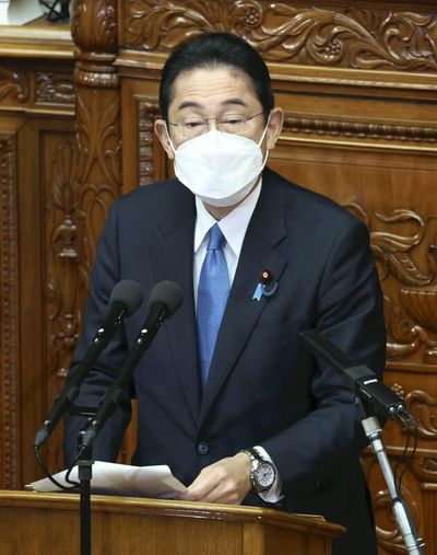 Kishida argues for bill on large donations