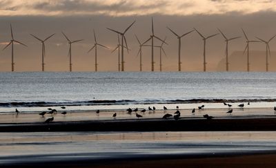 UK eases ban on new wind farms, considers OKing coal mine