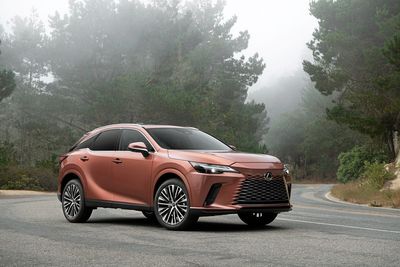 Edmunds: 2023 Lexus RX 350 versus 2022 Mercedes-Benz GLE