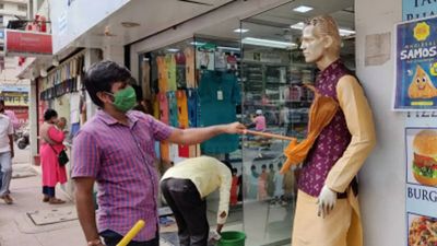 Consumer confidence recovers in November; future index remains steady: RBI report