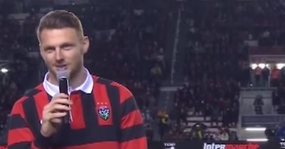 Dan Biggar gives speech in French to packed Toulon stadium and they love him already