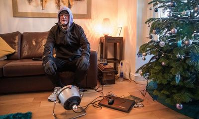 Sheffield residents face fifth day without heat after gas main flooded