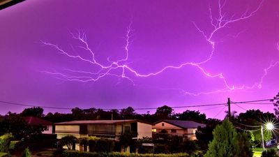 Electrical storms hit south-east Queensland with BOM forecasting more severe weather today