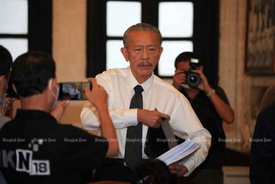 Immigration top brass 'took bribes' for triad visas