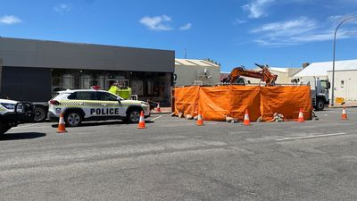 Bones 'which appear to be human' unearthed in Port Lincoln street by SA Water