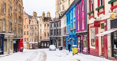 Met Office yellow weather warning as snow falls in Edinburgh