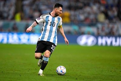 Messi resumes World Cup quest as Argentina plays Netherlands