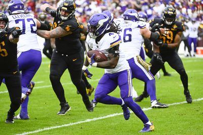 Dalvin Cook named finalist for Art Rooney Sportsmanship Award