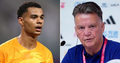 Man Utd call 'spotted' on Louis van Gaal's phone amid Cody Gakpo transfer push