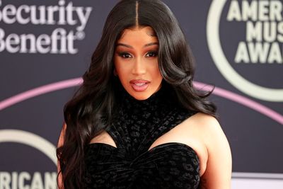 Cardi B issues plastic surgery warning after having injections removed