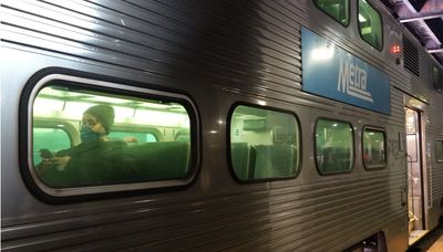 Metra train strikes car in Arlington Heights