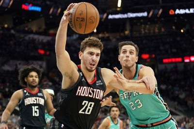 NBA Twitter astonished by Alperen Sengun’s near-poster dunk on Zach Collins