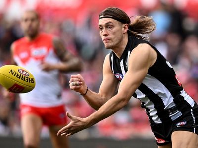 Bone infection hospitalised Magpies' Moore