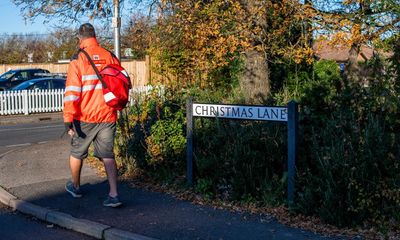 Royal Mail workers begin wave of pre-Christmas strikes