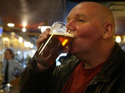 Third of adults ‘feel pressured to drink alcohol while socialising’