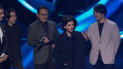 Stage invader pays bizarre tribute to Bill Clinton at annual game awards