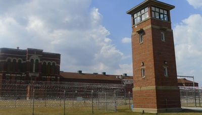 Guards at Pontiac state prison harassed gay co-worker, state investigation finds