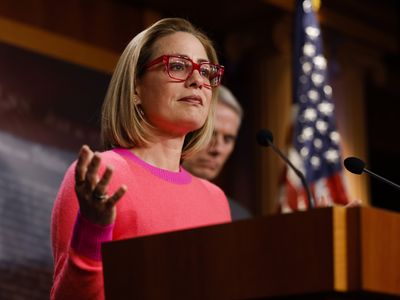Here's what Sinema's switch from Democrat to independent could mean for the Senate