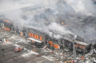 One dead after huge fire engulfs Moscow shopping centre