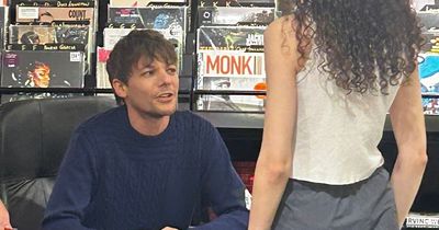 One Direction star Louis Tomlinson meets fans in Glasgow as crowd bursts into song