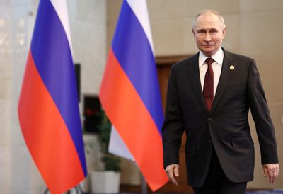 Putin threatens oil production cuts over price cap